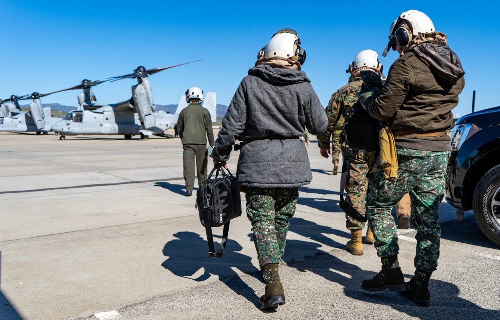 Commandant of the Philippine Marine Corps visits with I MEF leadership