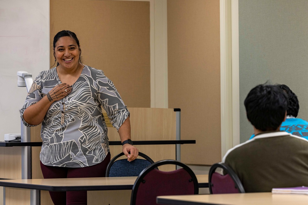 Commander, Navy Region Hawaii, NAVFAC Hawaii Visit University of Hawaii Engineering Class