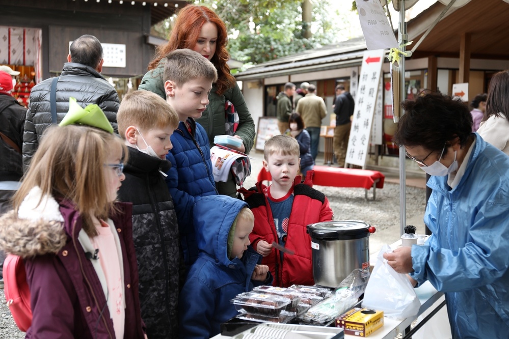 Walking tour to local shrine gives Camp Zama residents chance to experience Japanese culture