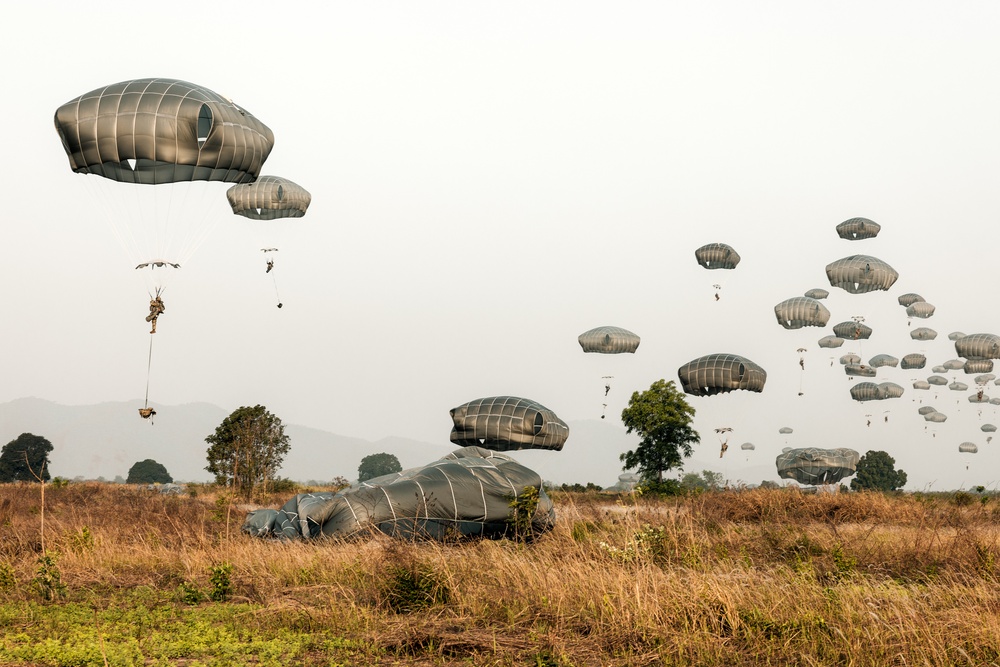 82nd Airborne Division and Royal Thai Army Soldiers conduct a Strategic Airborne Operation