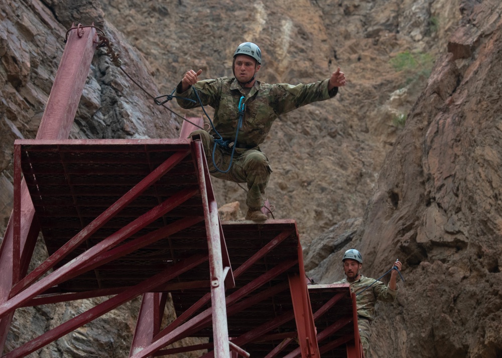 Combined Joint Task Force – Horn of Africa Service Members participate in French Dessert Commando Course