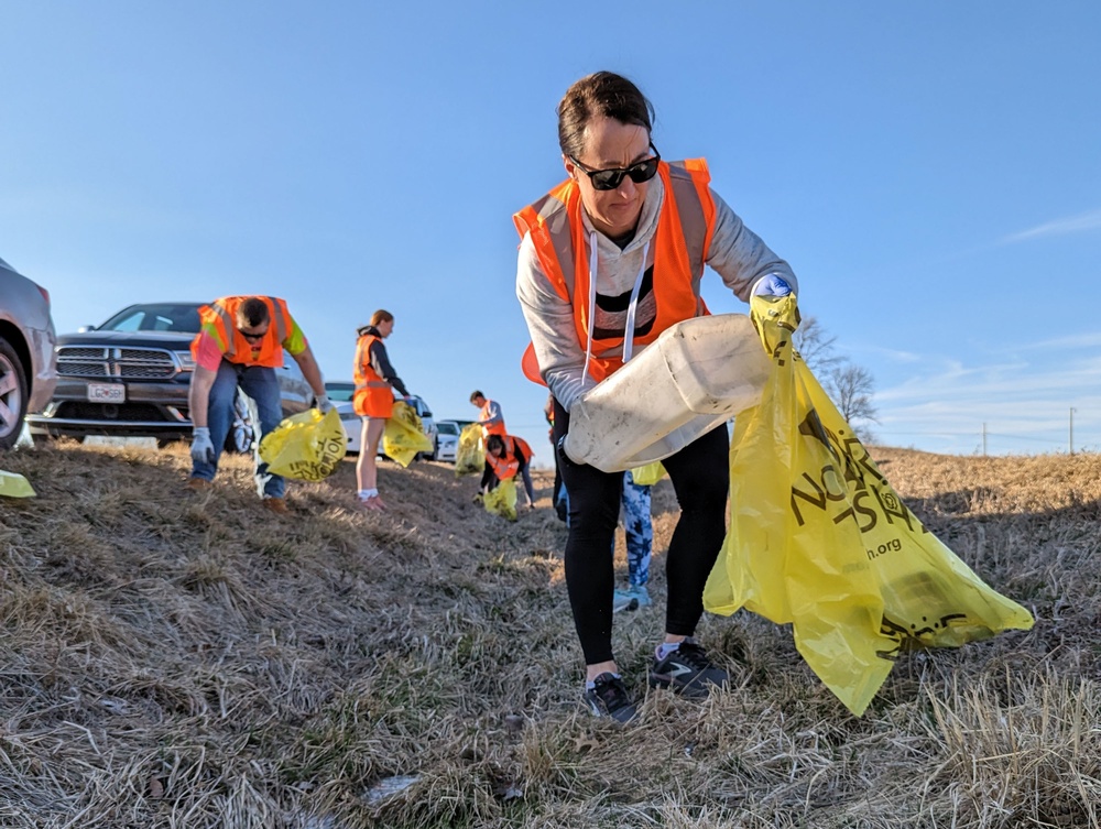 Airmen cleanup highway