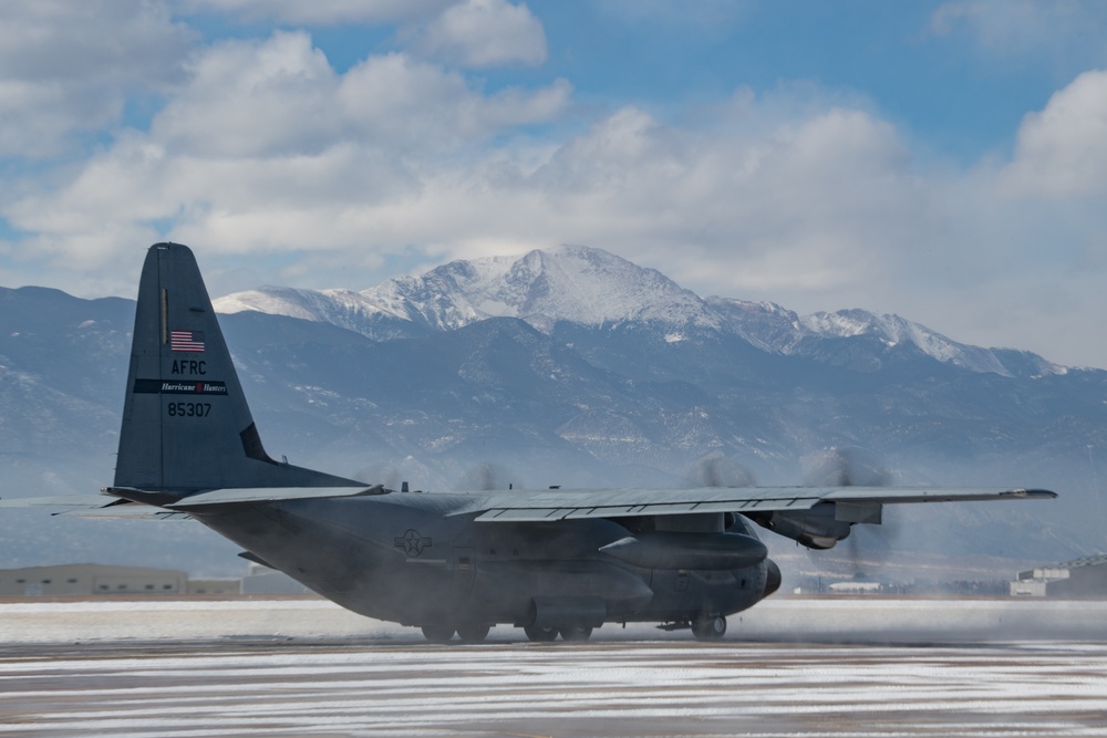 AFRC civic leaders visit 302 AW