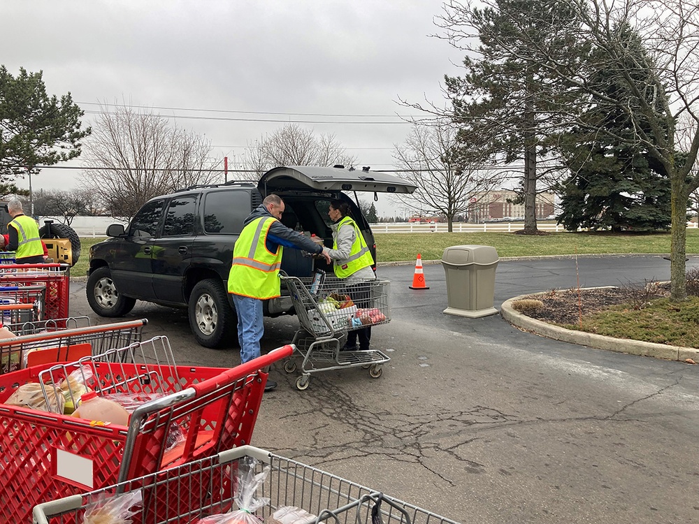 DLA Land and Maritime gives Ohio families in need a helping hand