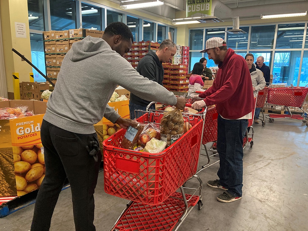 DLA Land and Maritime gives Ohio families in need a helping hand