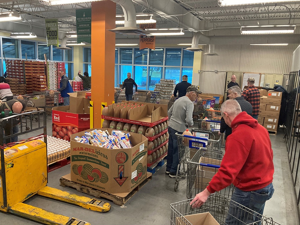 DLA Land and Maritime gives Ohio families in need a helping hand