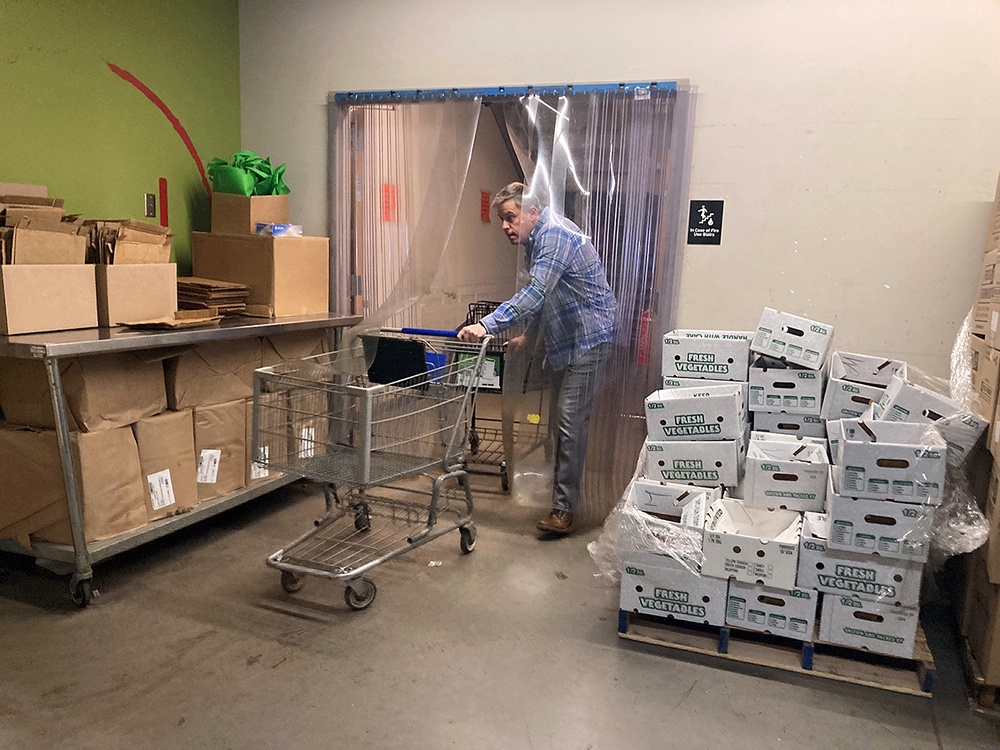 DLA Land and Maritime gives Ohio families in need a helping hand