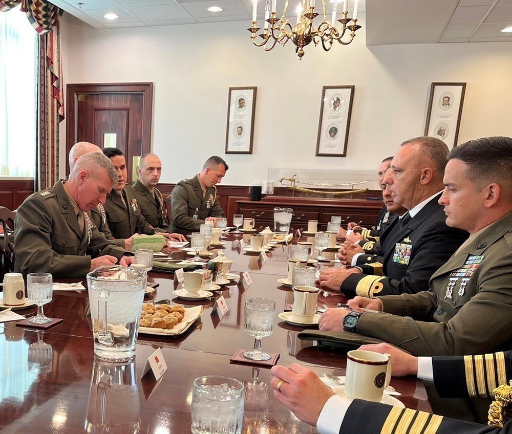 Commandant, Sergeant Major of the Colombian Marine Corps Visit US Marines to Increase Collaboration, Advance Partnership