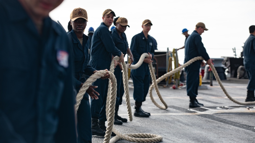 USS Farragut Arrives in Manta, Ecuador