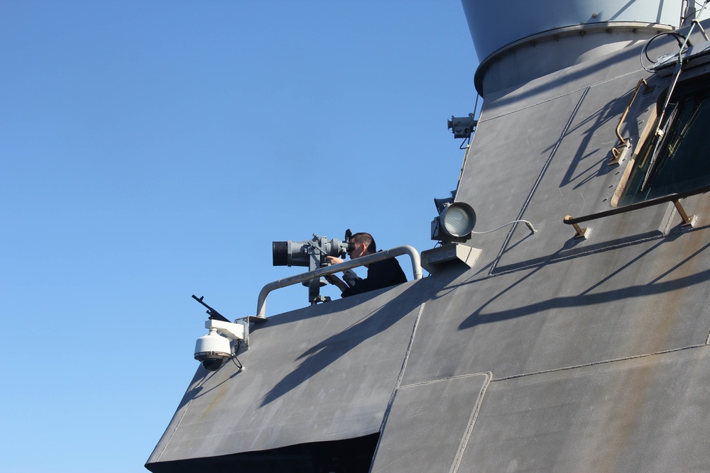 USS Milwaukee Pulls into Ponce