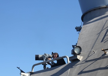 USS Milwaukee Pulls into Ponce