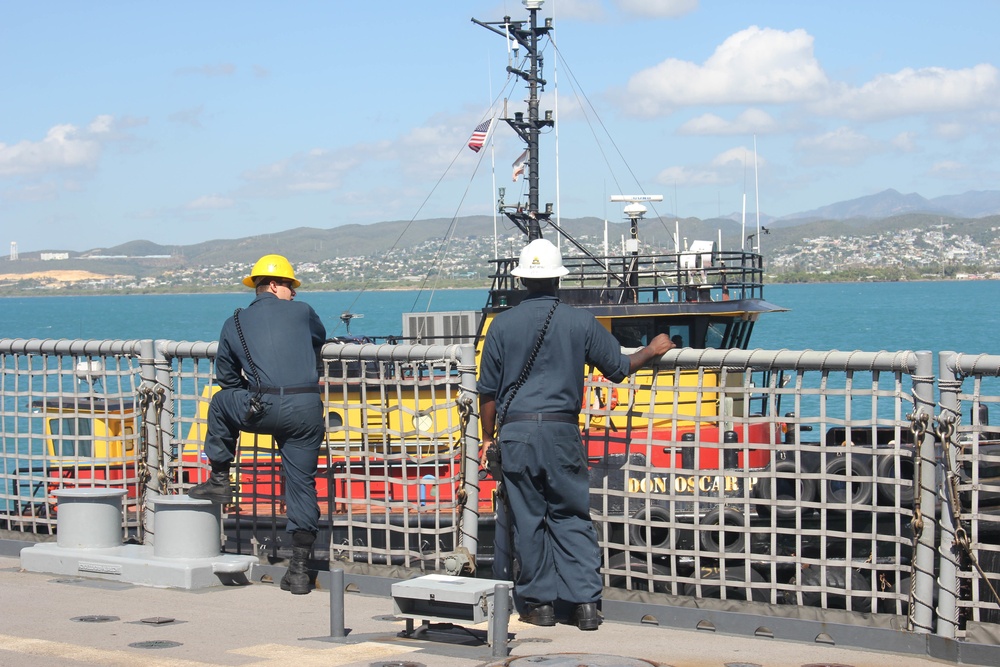 USS Milwaukee Pulls into Ponce