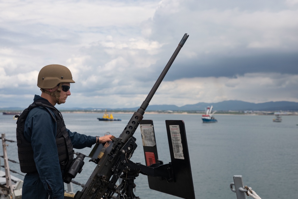 USS Farragut Departs Manta, Ecuador