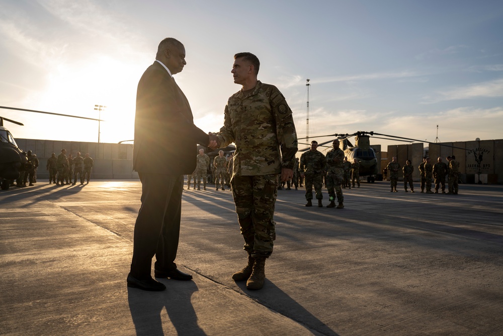 SECDEF Meets with Leaders in Iraq