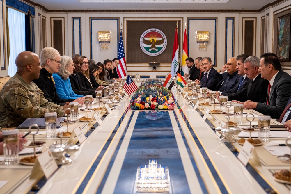 SECDEF Meets with Leaders in Iraq