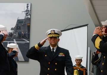 Commanding Officer of USS Canberra (LCS 30) Gold Crew Assumes Command