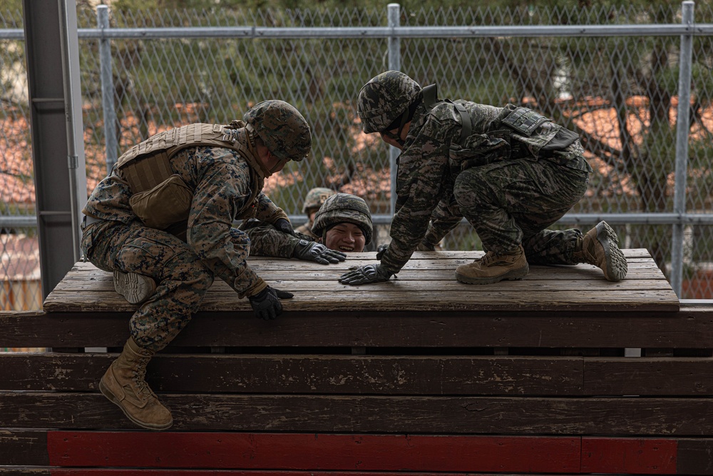 U.S. Marines with 3rd Maintenance Battalion and Republic of Korea Marines maneuver obstacle courses together during Korean Marine Exercise Program