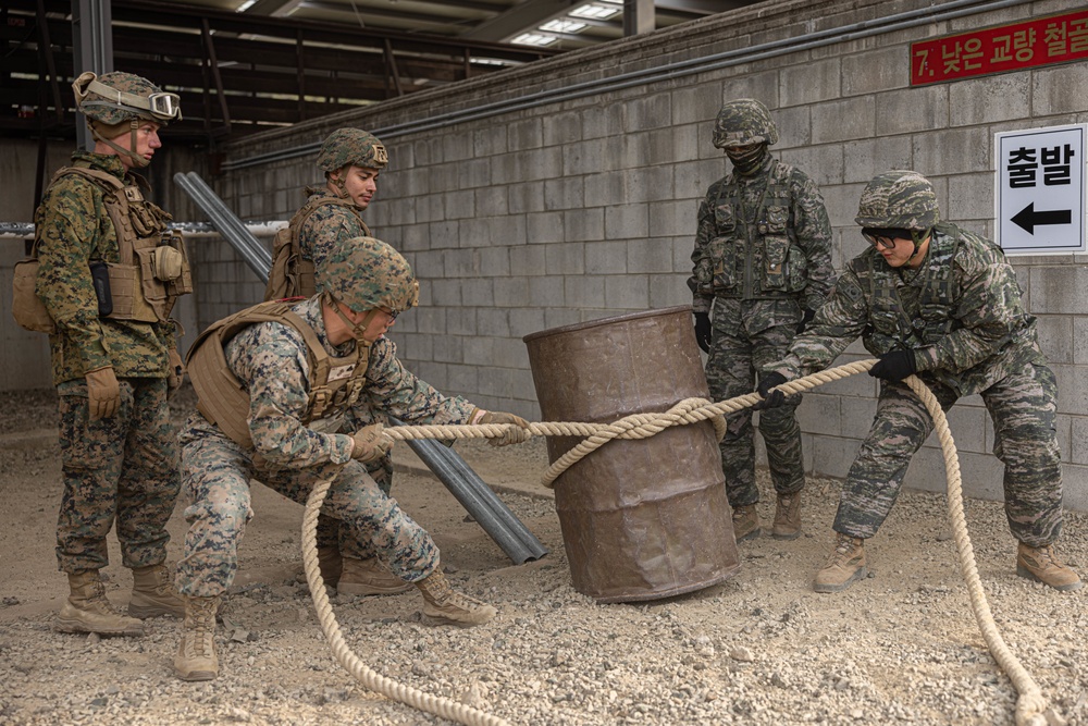 U.S. Marines with 3rd Maintenance Battalion and Republic of Korea Marines maneuver obstacle courses together during Korean Marine Exercise Program