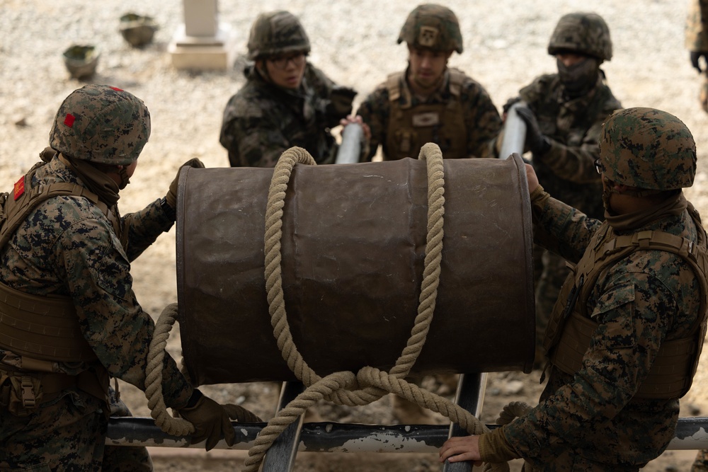 U.S. Marines with 3rd Maintenance Battalion and Republic of Korea Marines maneuver obstacle courses together during Korean Marine Exercise Program