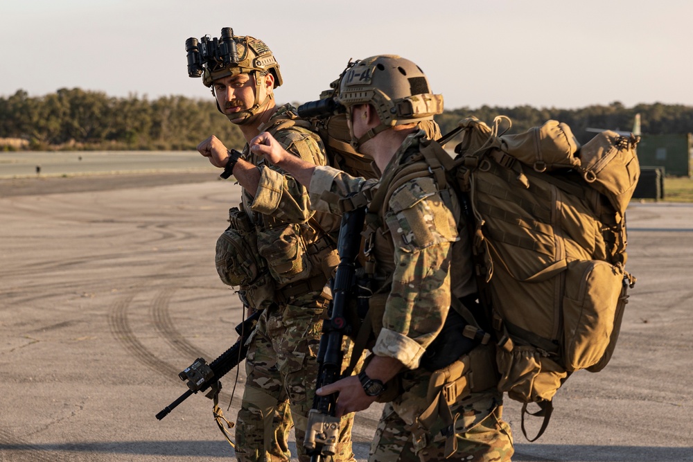 26th MEU Conducts an R&amp;S Insertion during MEUEX III