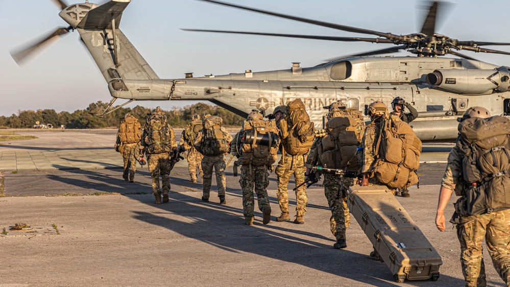 26th MEU Conducts an R&amp;S Insertion during MEUEX III