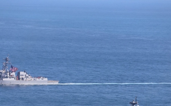 USS Rafael Peralta sails with Republic of Korea Navy