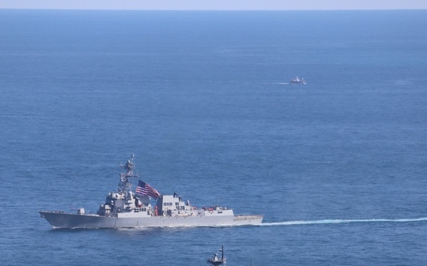 USS Rafael Peralta Sails with Republic of Korea Navy