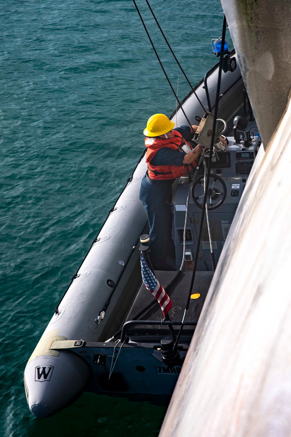 USS Charleston conducts small-boat testing in Singapore