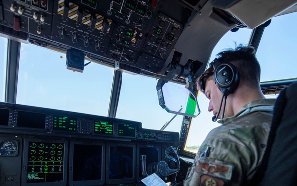 353 SOW refuels USMC Lightning