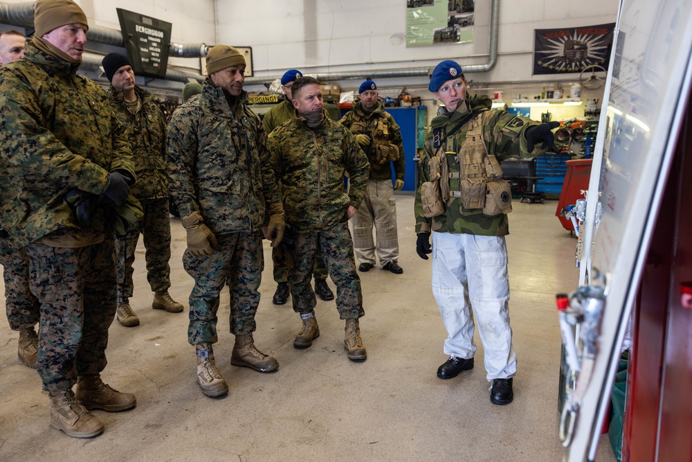 2d MARDIV CG Visits Marines, Sailors and NATO Allies