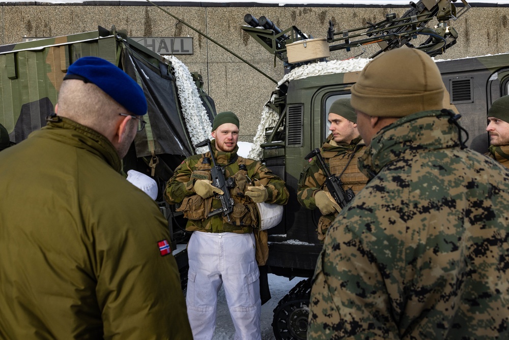 2d MARDIV CG Visits Marines, Sailors and NATO Allies