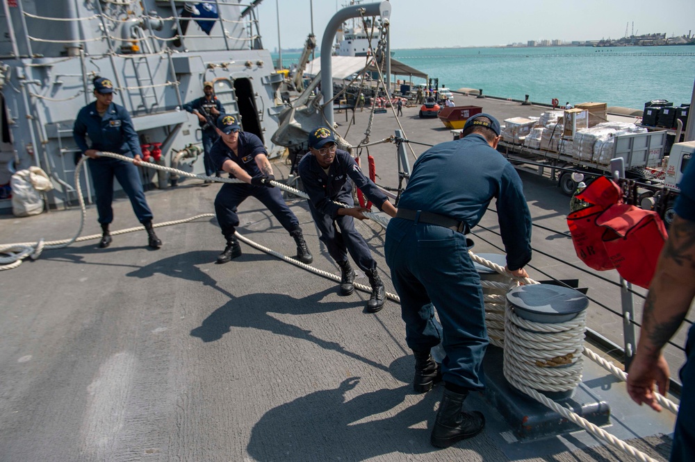 USS Paul Hamilton Pulls Into Bahrain