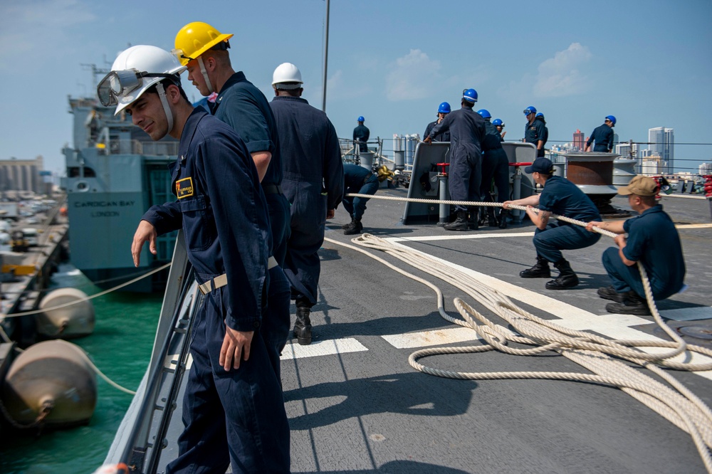 USS Paul Hamilton Pulls Into Bahrain