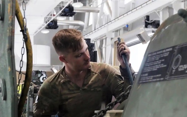 New course aims to fix Stryker mechanic shortage