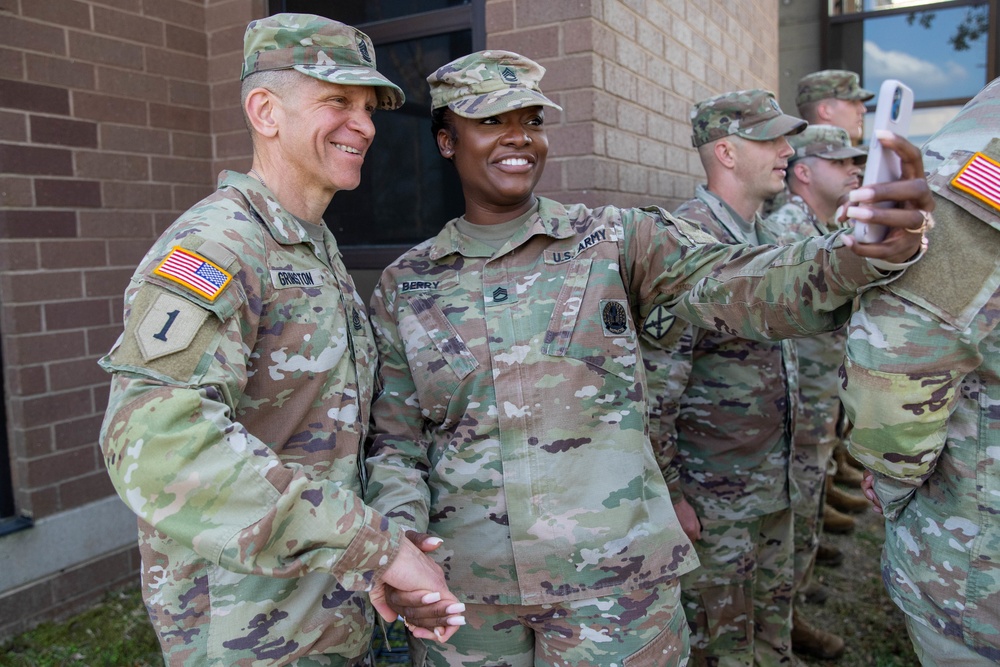 Chief of Staff of the Army, Sergeant Major of the Army visit Fort Stewart