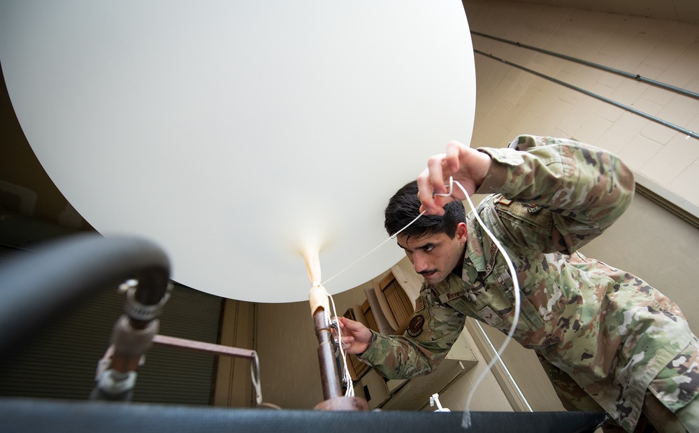 Weather balloon release