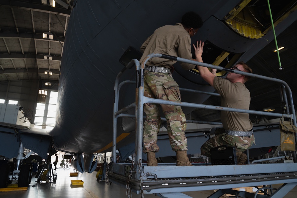 6th MXS performs maintenance on KC-135 boom pod