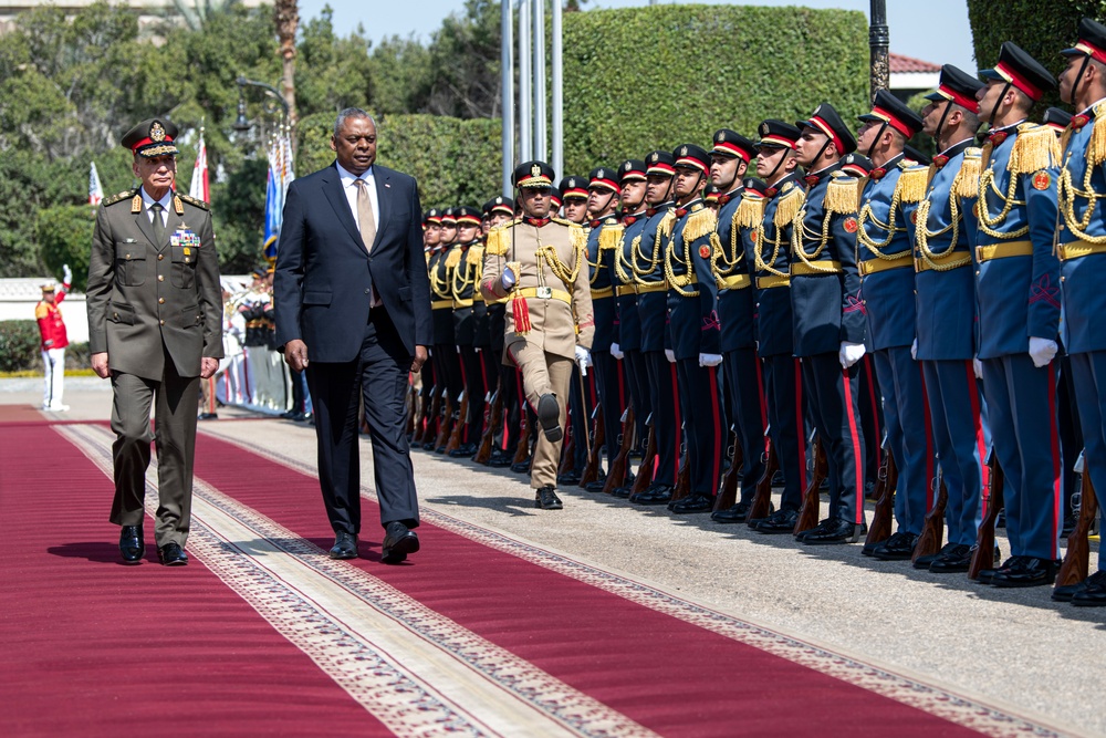 SECDEF Meets with Egyptian President, Minister of Defense