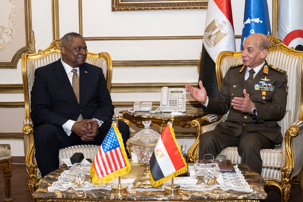 SECDEF Meets with Egyptian President, Minister of Defense