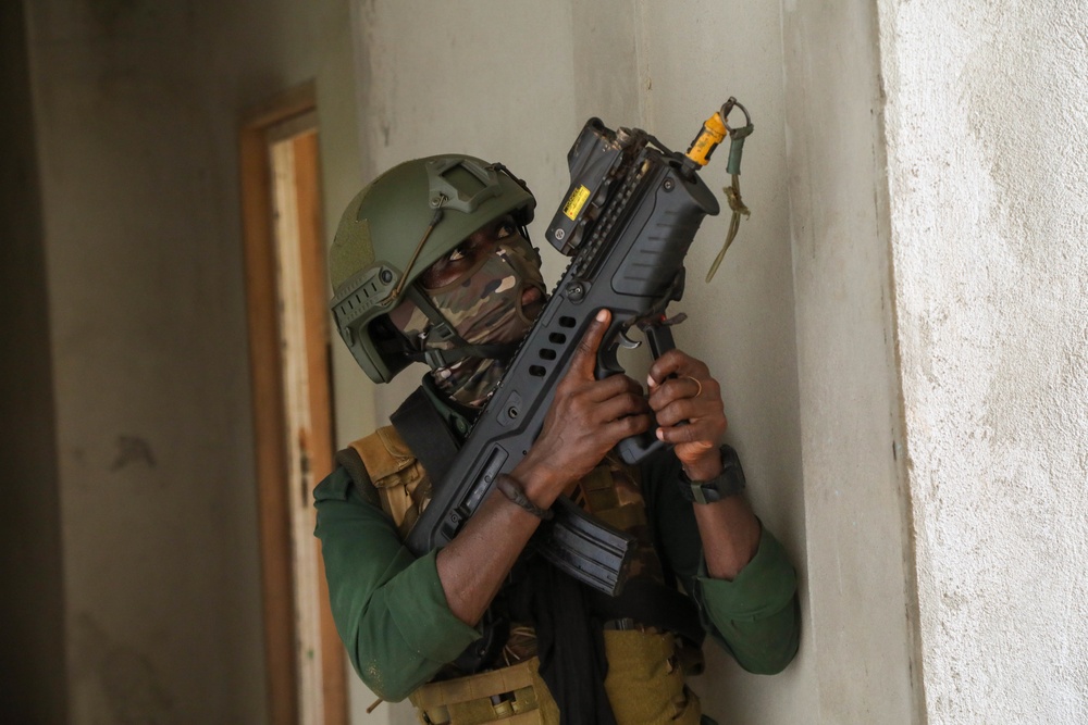 Côte d’Ivoire, Ivorian Soldiers and Côte d'Ivoire’s National Gendarmerie train on clearing a building