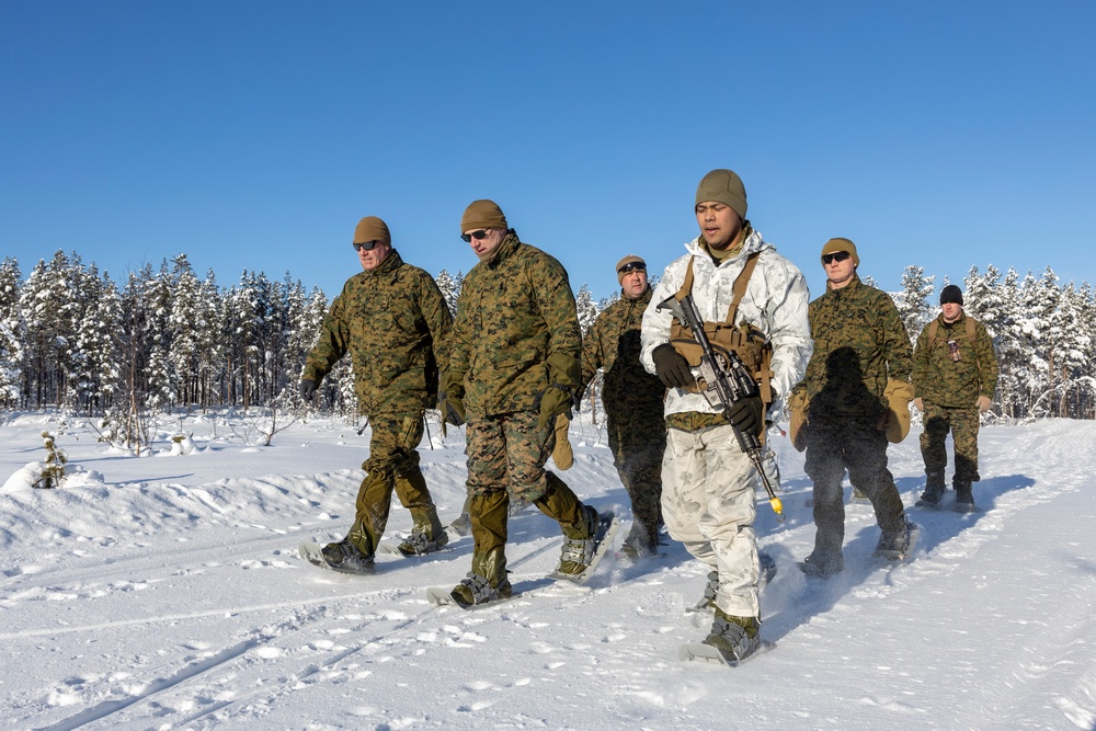 DVIDS - Images - 2nd MLG Commanding General visits CLB-2 [Image 5 of 21]