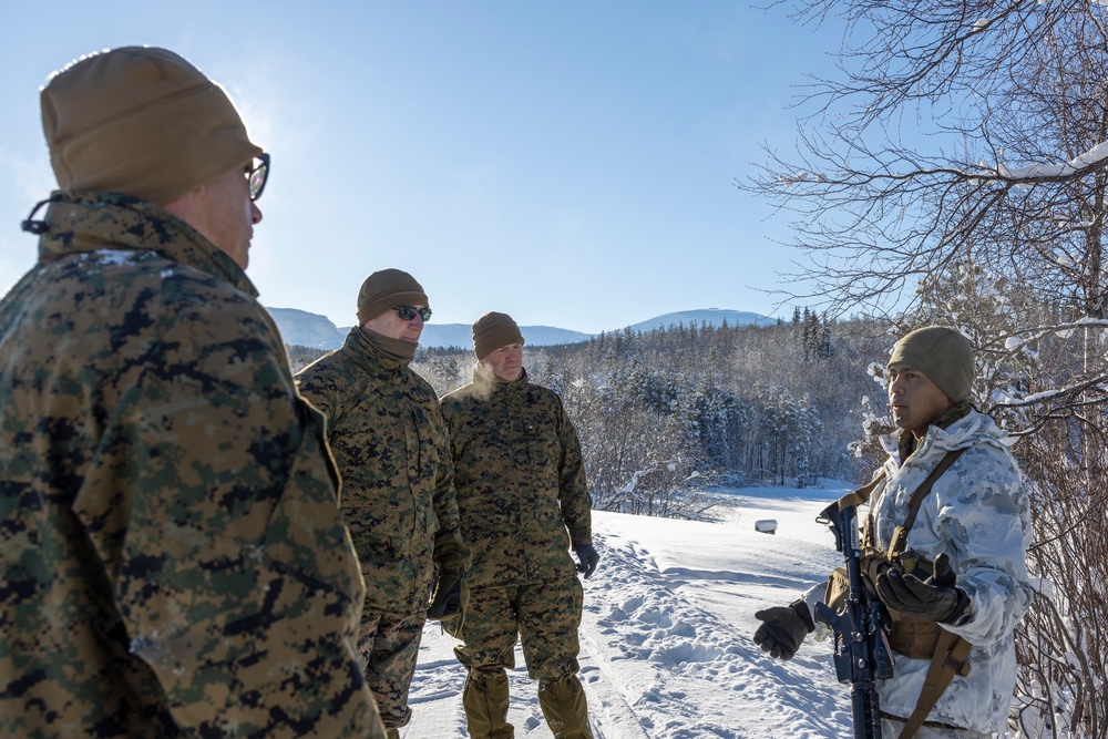 2nd MLG Commanding General visits CLB-2