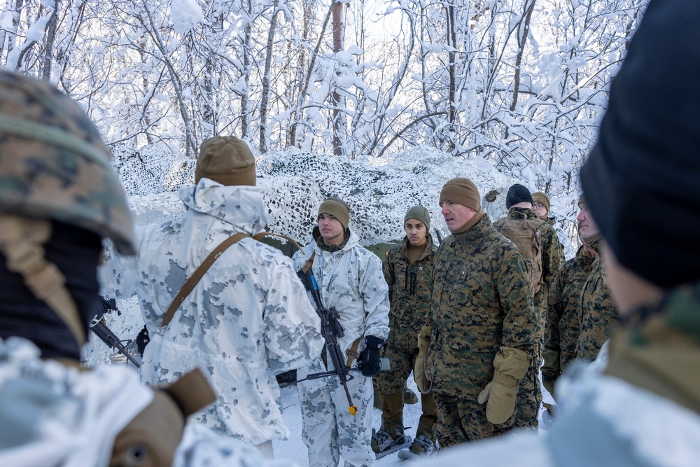 2nd MLG Commanding General visits CLB-2