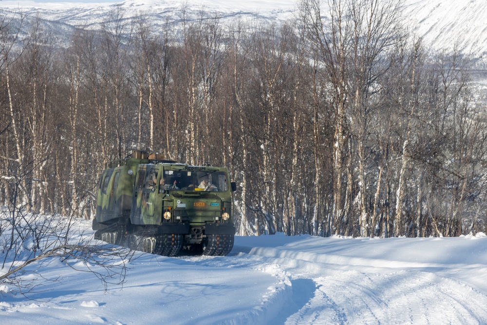 DVIDS - Images - 2nd MLG Commanding General visits CLB-2 [Image 15 of 21]