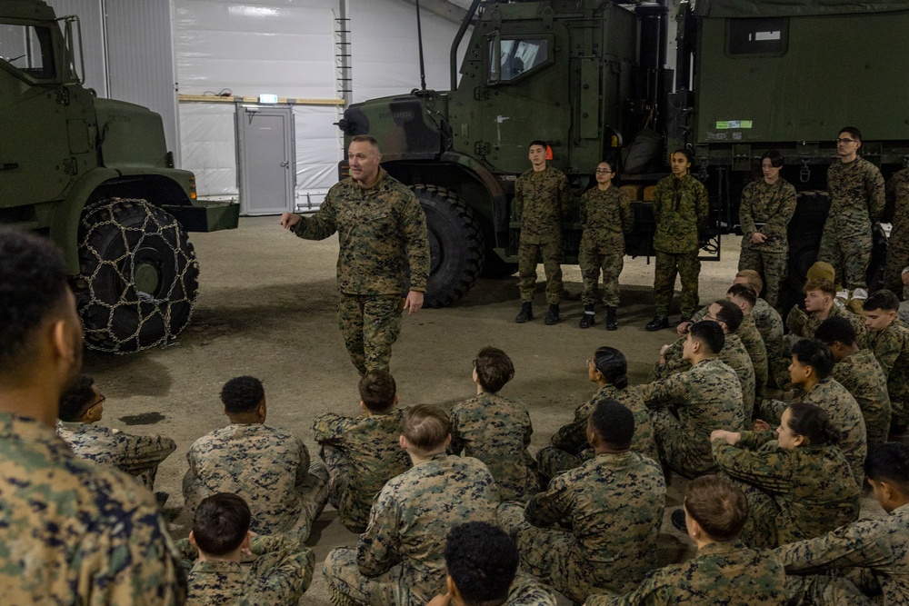 2nd MLG Commanding General visits CLB-2