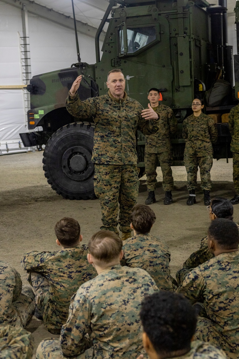 2nd MLG Commanding General visits CLB-2