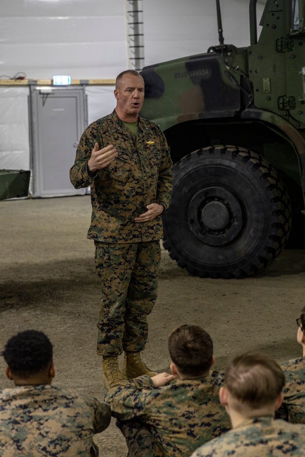 2nd MLG Commanding General visits CLB-2