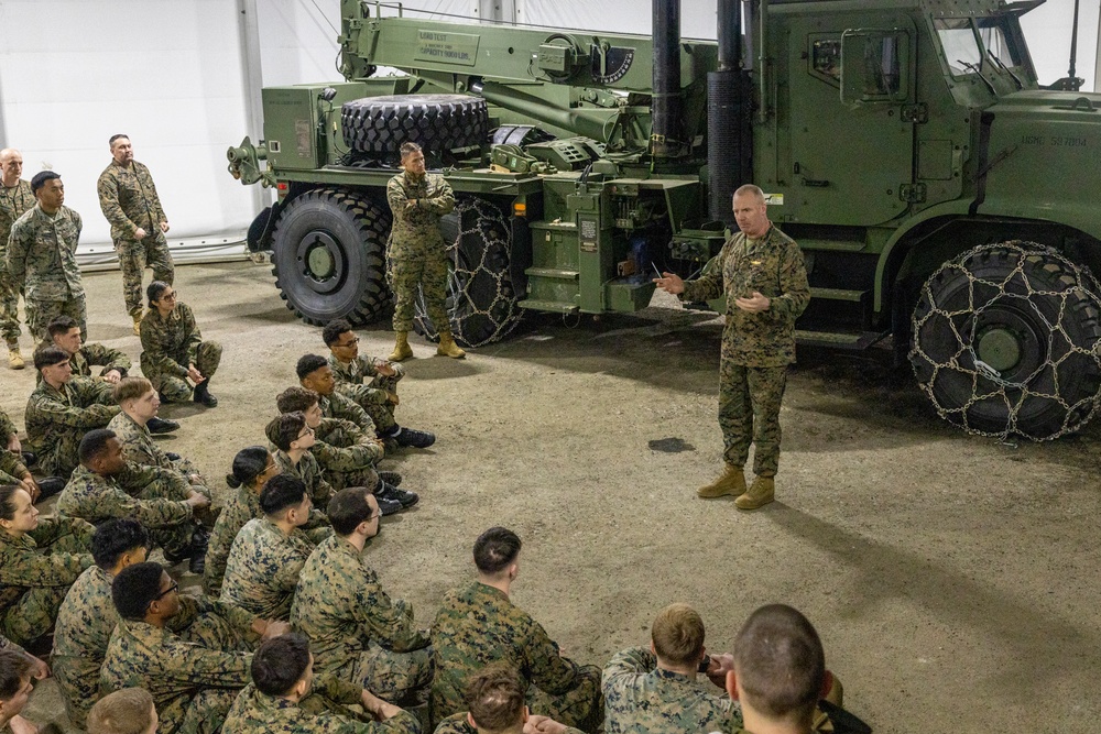 2nd MLG Commanding General visits CLB-2