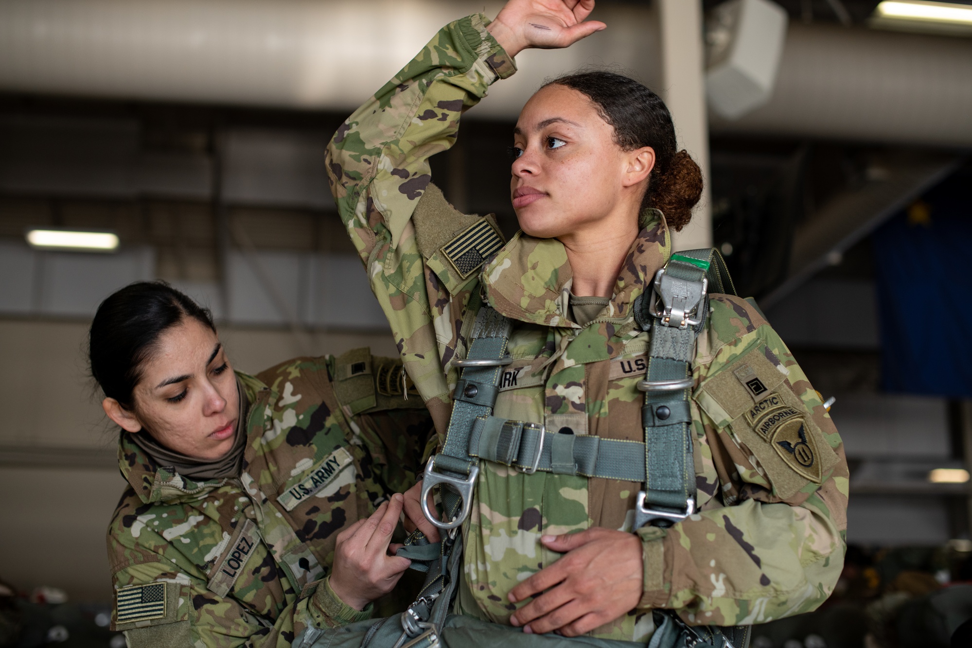 DVIDS - Images - Ladies of 11th Airborne leap during all-women jump [Image  8 of 17]