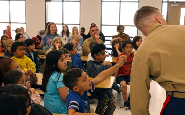 VMFA-214 visits Desert Mesa Elementary School